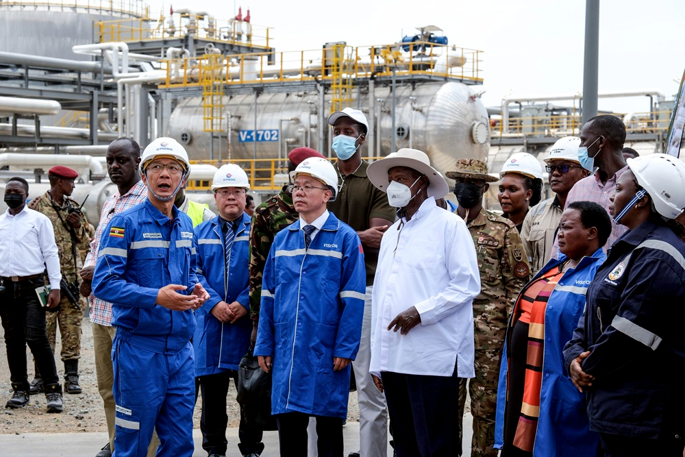 Left to Right: CNOOC President, Dr. Liu Xiangdong, China Amb to Uganda, Wu Guangrong, and HE Yoweri K Museveni touring the King Fisher Project ahead of naming Ceremony